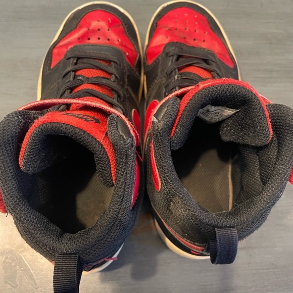 NIKE Kids Court Borough Mid 2 Mid Top Sneaker - Picture 8 of 9